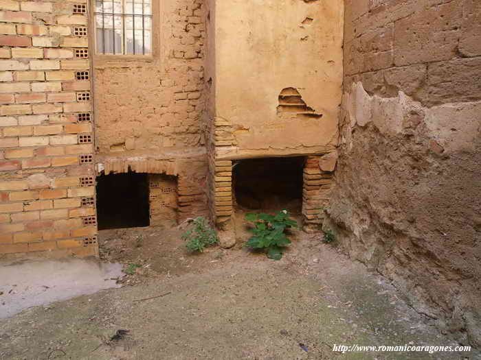 Acceso al ábside -exterior-
